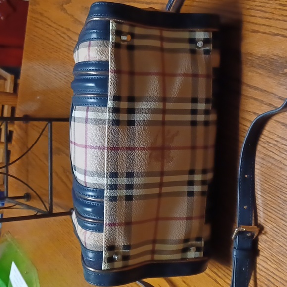 Authentic Burberry Bag - Picture 3 of 14